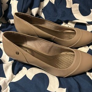 Lifestride nude wedge heels